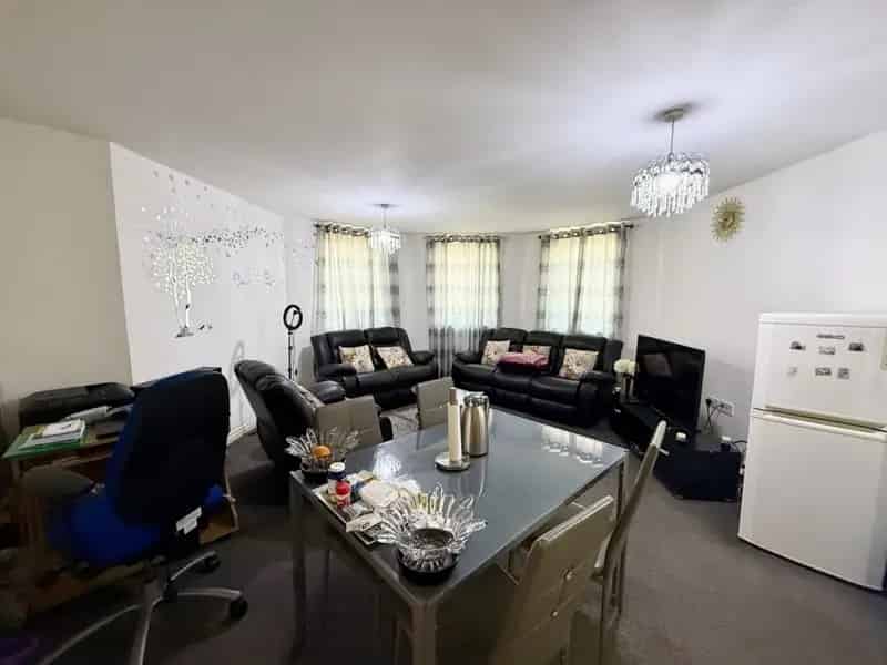 2 Bedroom Flat For Sale Near Meadowhall