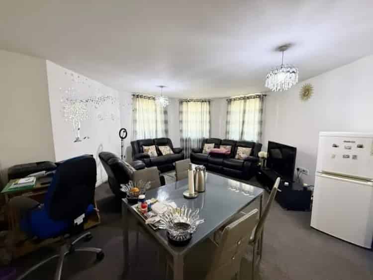 2 Bedroom Flat For Sale Near Meadowhall