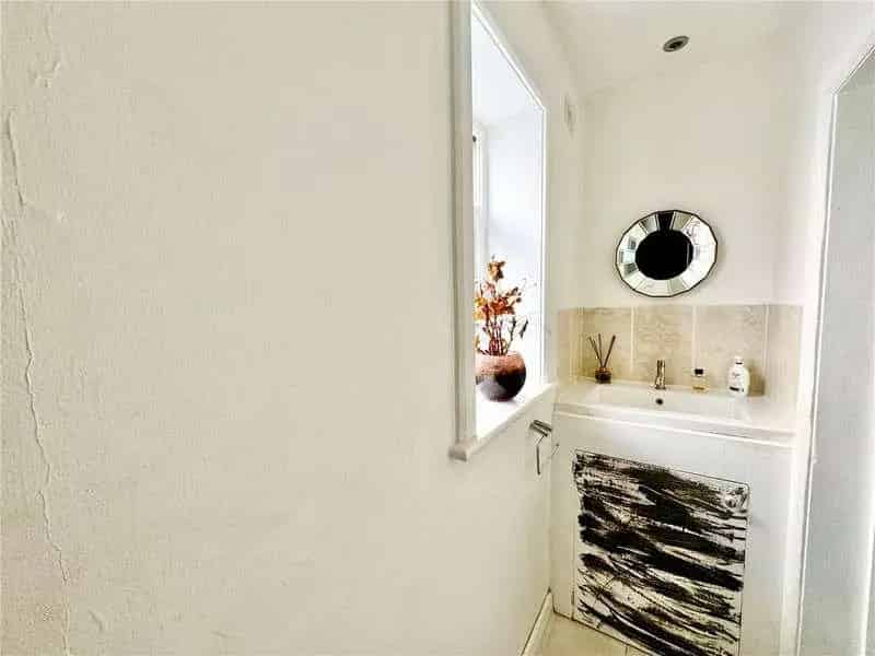 1 Bed Flat for Sale in Penn Hill Near Branksome Station