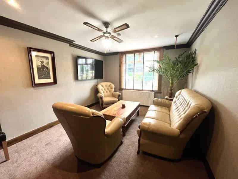 2-Bedroom Flat with Large Basement - Recently Refurbished