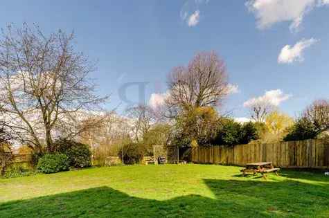 2 Bed 2 Bath 77m² Flat London