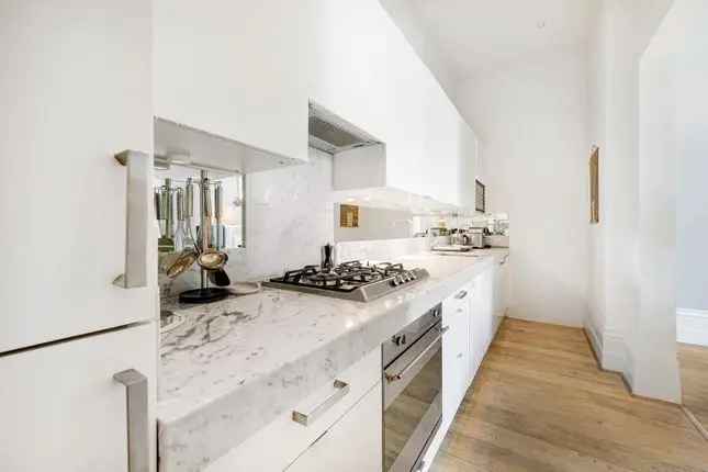 Flat for sale in Redcliffe Gardens, Chelsea SW10