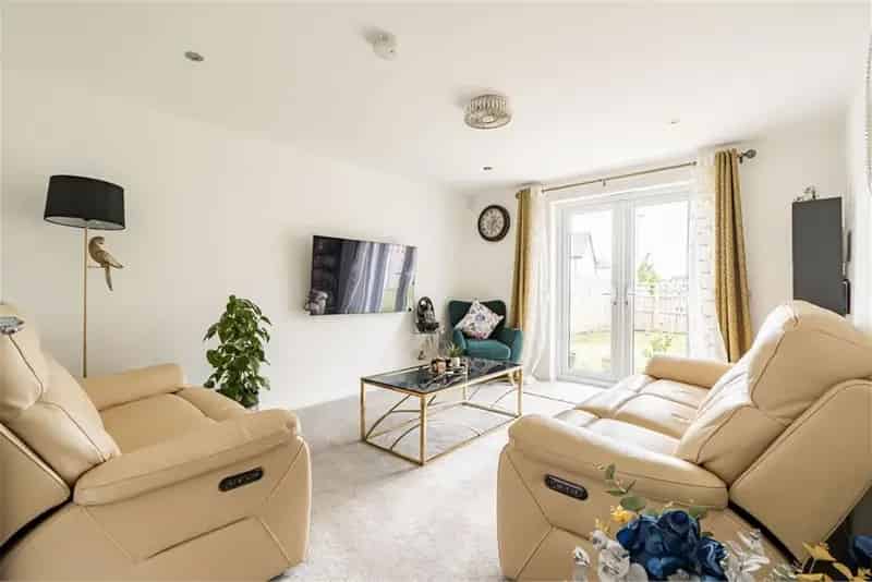 4 Bed Detached House with 2 Reception Rooms East Calder