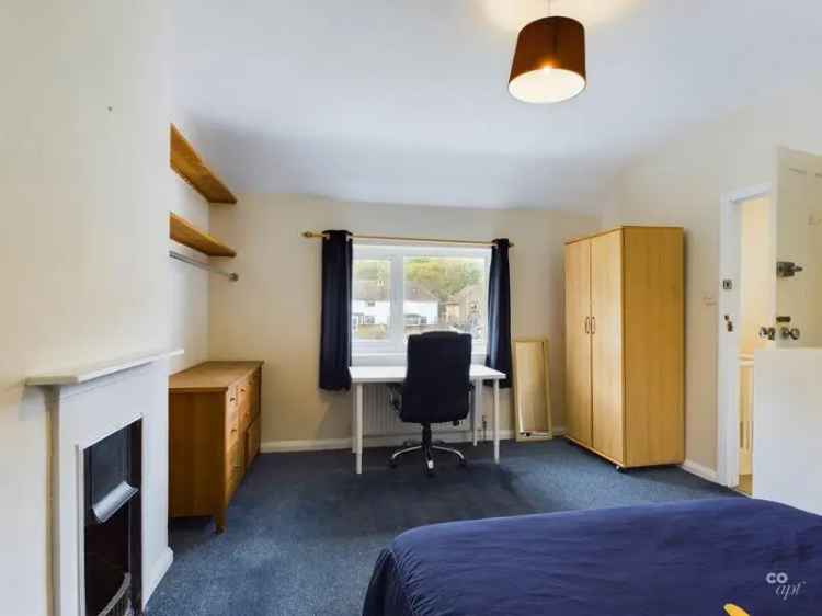 6 Bedroom Semi Detached House Student House Large Garden On Street Parking