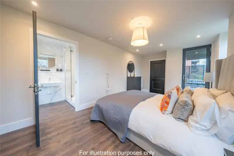 Luxury 2-Bed Apartment with Private Balcony and Garden Views