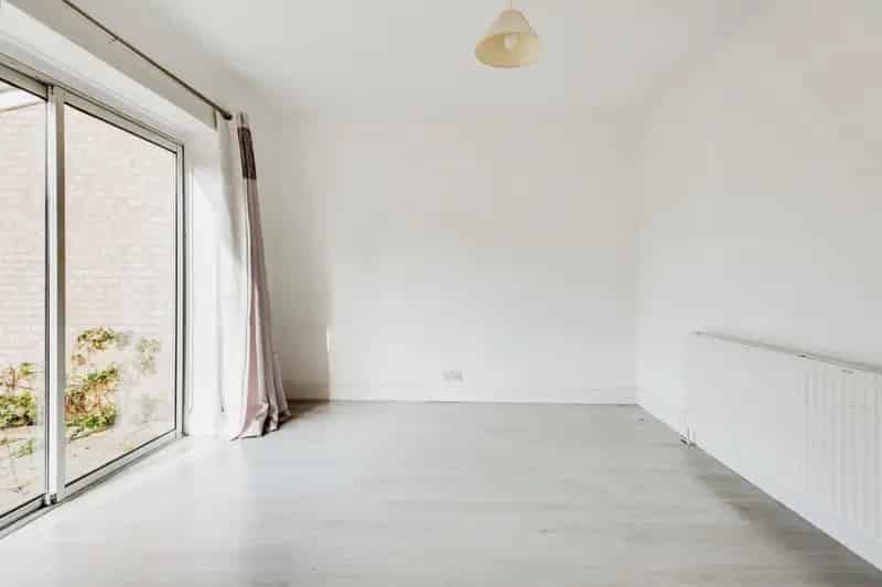 Three Bedroom House Kidlington Modern Shower Room Garage Garden