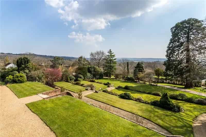 6 Bedroom Detached House with Cottage and Stunning Views