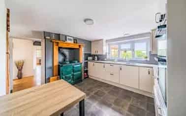 Spacious Country Property with Detached Holiday Unit Near Atherington