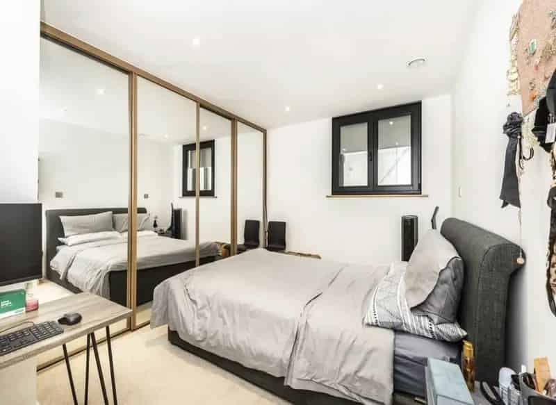 Modern 894 sq ft Split Level Apartment Near Clapham Common
