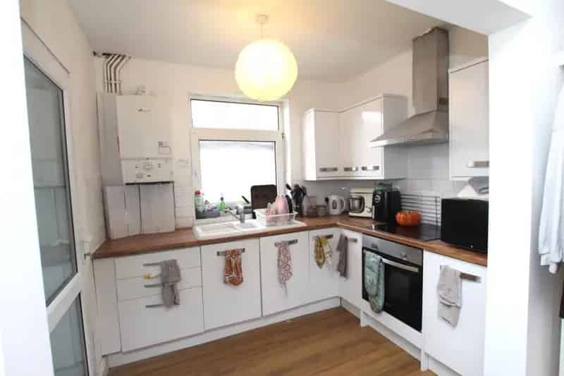 3 Bedroom Furnished Terrace House for Students Fishpond