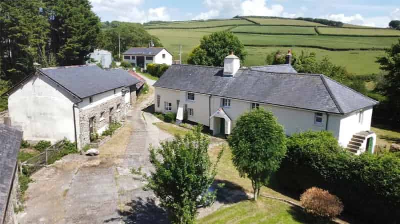 5 Bedroom Farmhouse with Holiday Cottage and Barn Near Exmoor