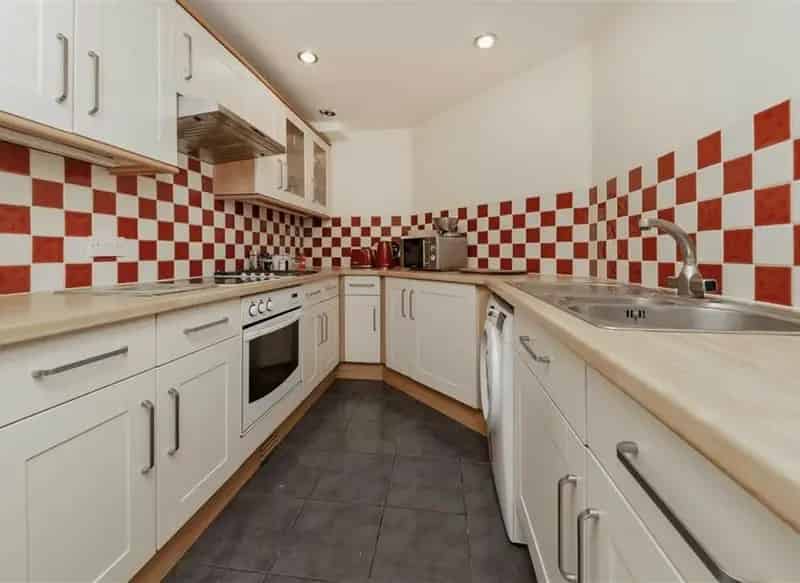 2 Bedroom Apartment Royal Tower Lodge Secure Parking Balcony