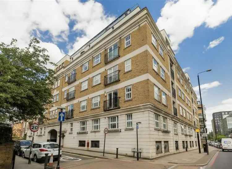 Flat For Sale in London, England