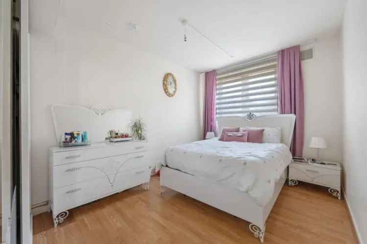 3 Bedroom Flat for Sale in Stoke Newington