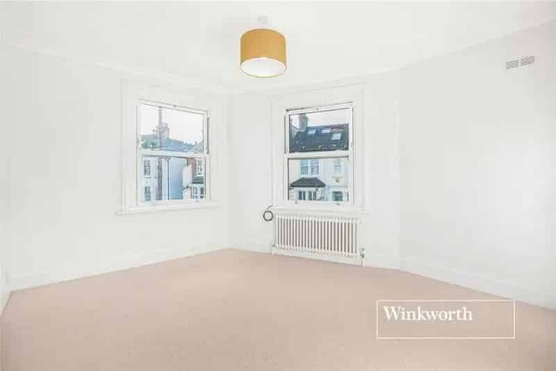 2 Bedroom House For Sale Near High Barnet Tube