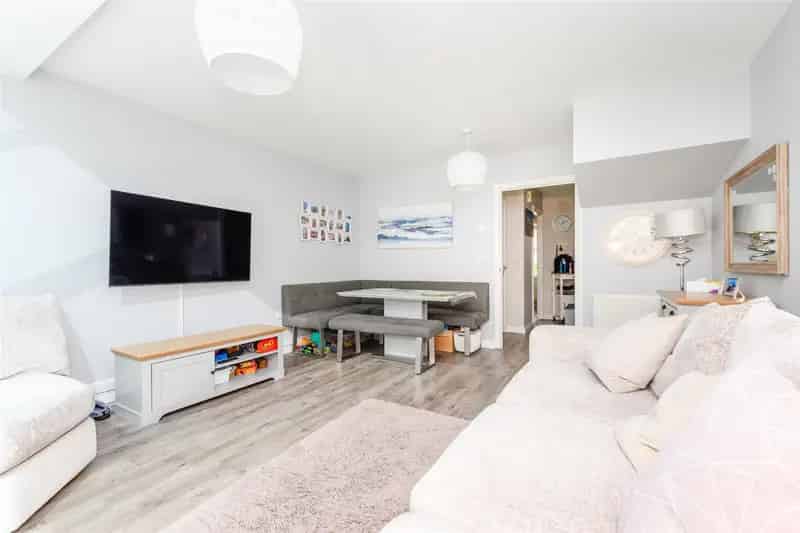 2 Bedroom Terraced House for Sale Near Amenities and Schools