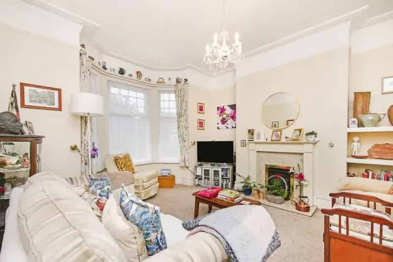 5 bedroom House
 For Sale