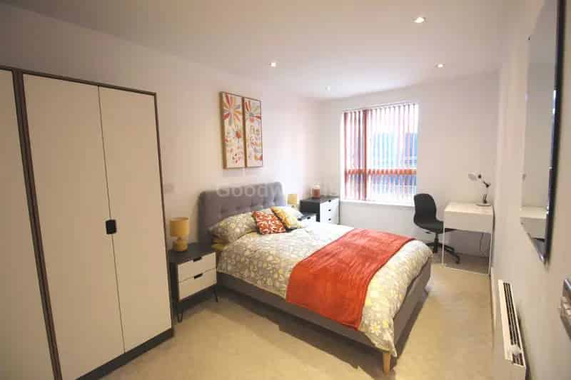2 Bedroom Furnished Apartment to Rent in Manchester