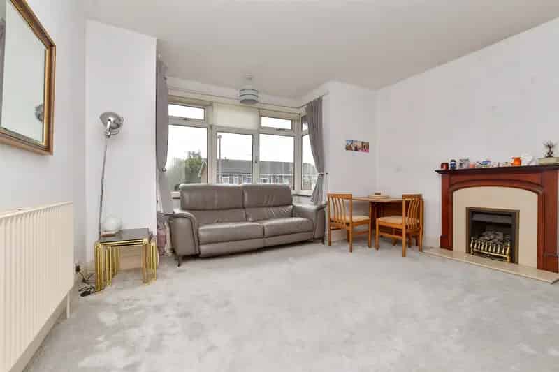 2 Bedroom Maisonette for Sale Wallington