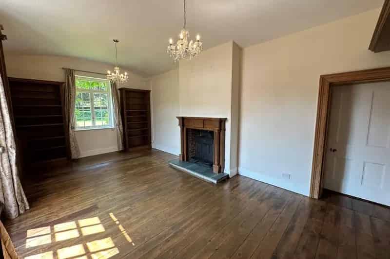 7 Bedroom House with 4 Reception Rooms and Large Outbuilding