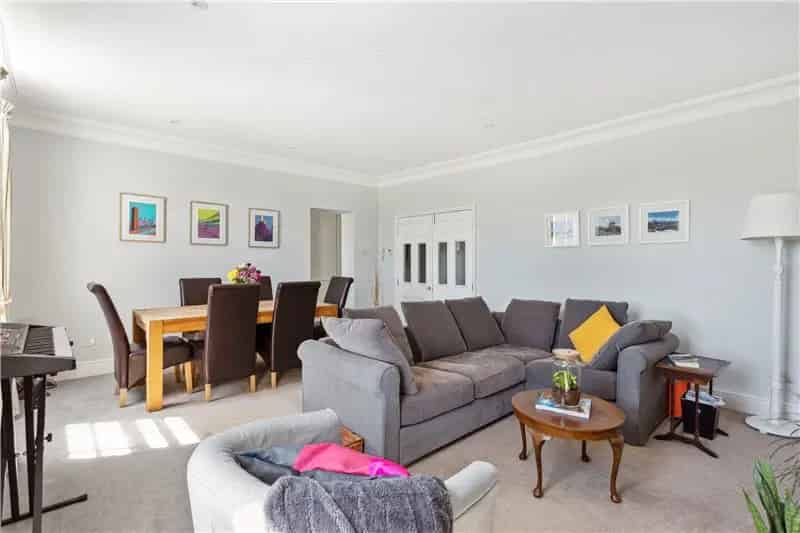 3 Bedroom Flat Kennington Green London