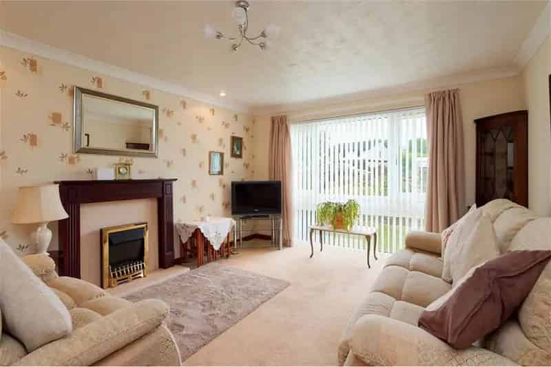 6 Bed Detached House with 3 Reception Rooms