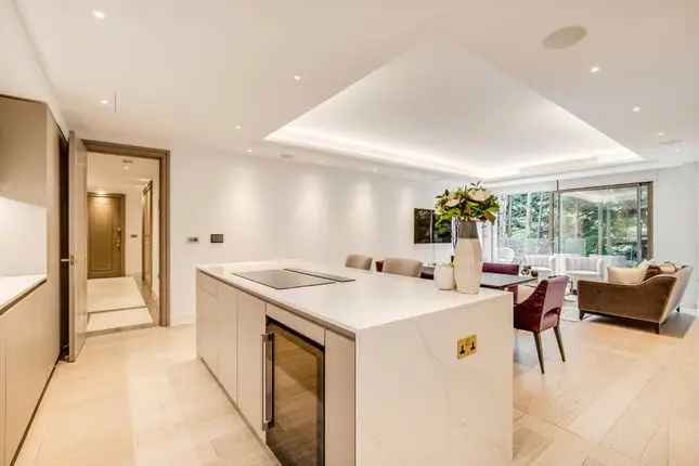 Flat for sale in Belsize Lane, Belsize Park, London NW3