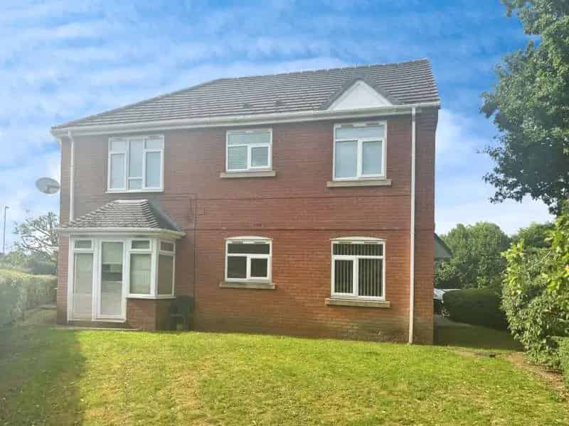 2 Bedroom Maisonette for Sale Near Amenities