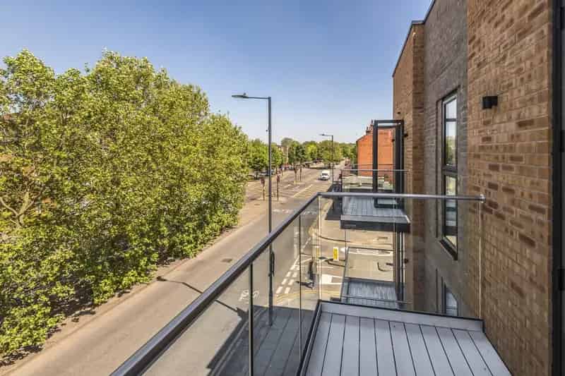 Two Bedroom Apartment with Balconies and En-Suite