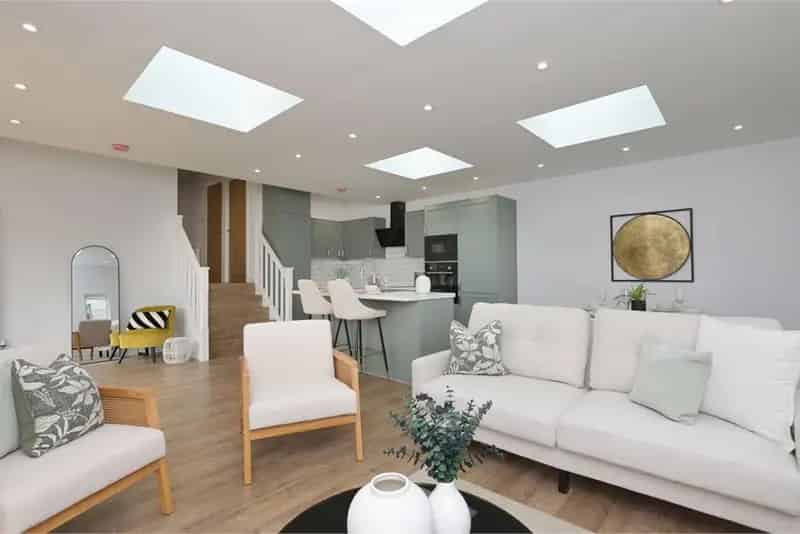 4 Bed Semi-Detached House with Open Plan Living and Outdoor Office