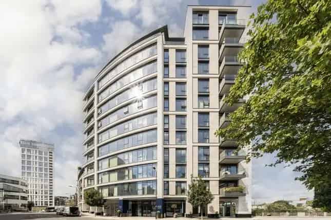 Luxury 2-Bedroom Apartment with River Views Chelsea SW10