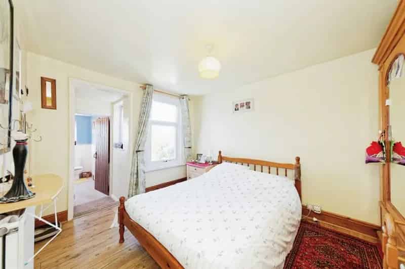 Two Bedroom Cottage Near Amenities