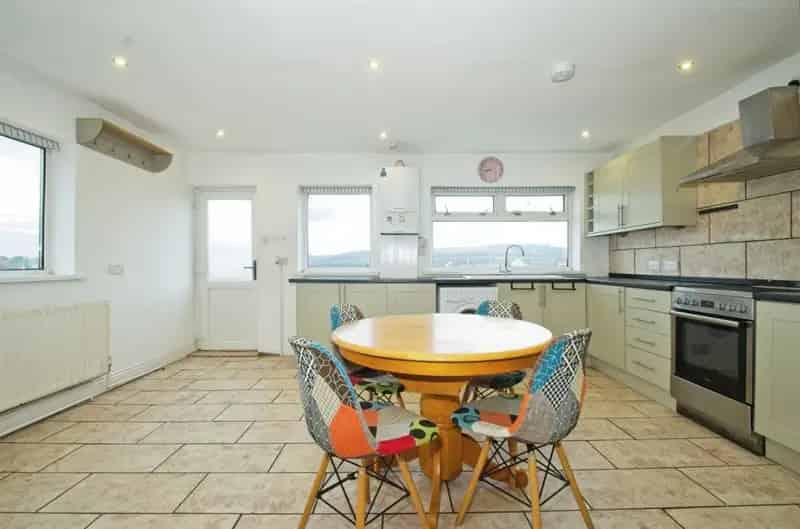 3 Bedroom Flat Kenfig Hill No Onward Chain