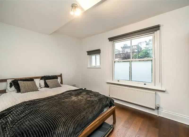 3 Bedroom 2 Bathroom Split Level Flat Near Nine Elms Battersea