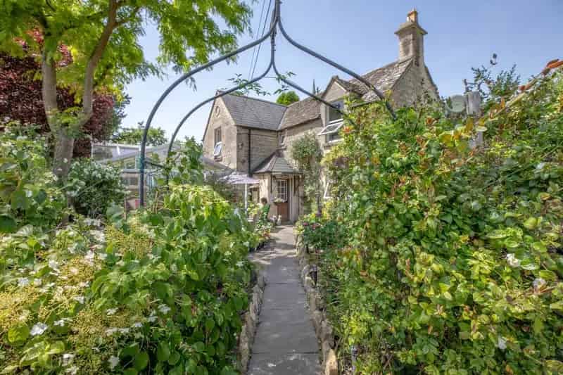 2 Bedroom Detached House for Sale