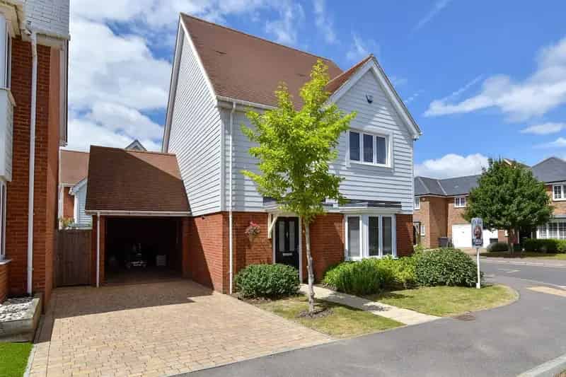 4 Bedroom Detached House for Sale Holborough Lakes