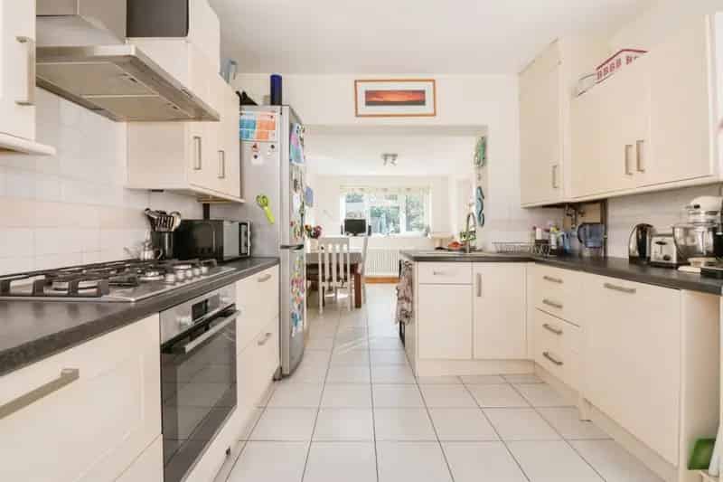3 Bed Semi-Detached House Netley Abbey