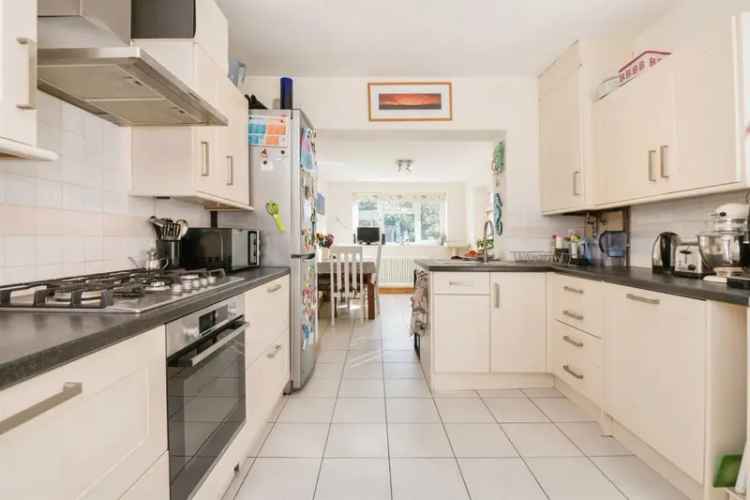 3 Bed Semi-Detached House Netley Abbey