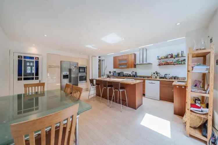 House For Sale in London, England