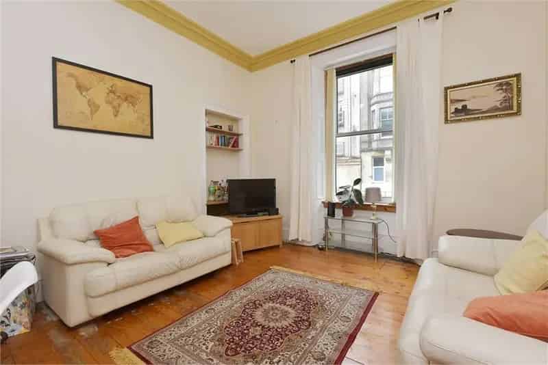 2 Bed Flat Near Meadows - Large Rooms High Ceilings