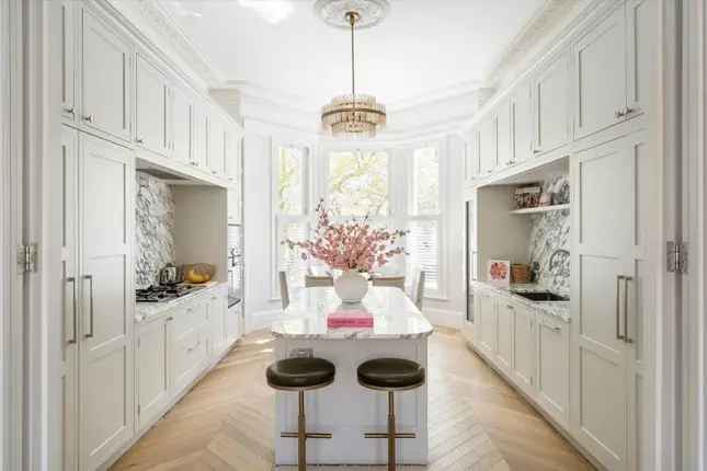3-Bedroom Flat for Sale in Elgin Crescent, London