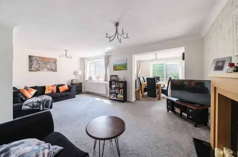 3 Bedroom Detached House For Sale in Adel