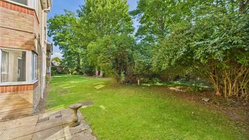 1 Bedroom Flat for Sale in Over 60s Community