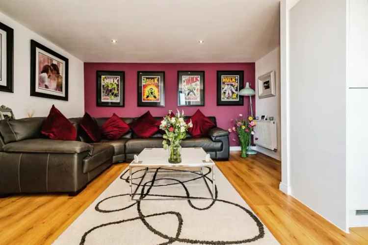 Stunning 2-Bed River & Sea View Apartment with Balcony and Parking