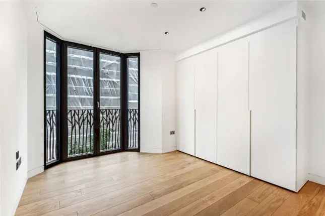 Flat to rent in Great Portland Street, London W1W