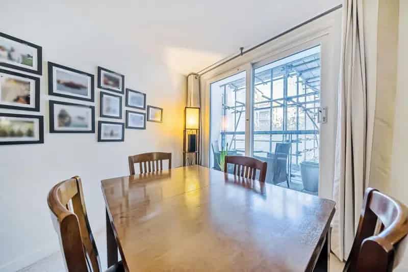 Stylish One Bedroom Apartment with Two Balconies