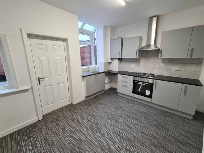 2 Bedroom Terraced House Bolton - Newly Renovated