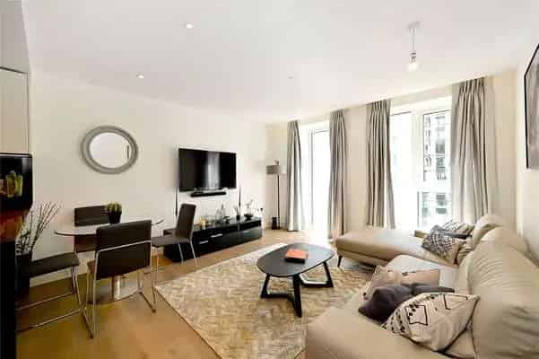 Stunning 2-Bed Apartment with 5-Star Amenities