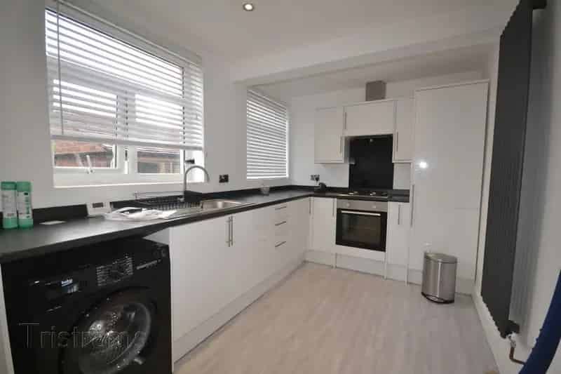 2 Bedroom Semi Detached House To Rent