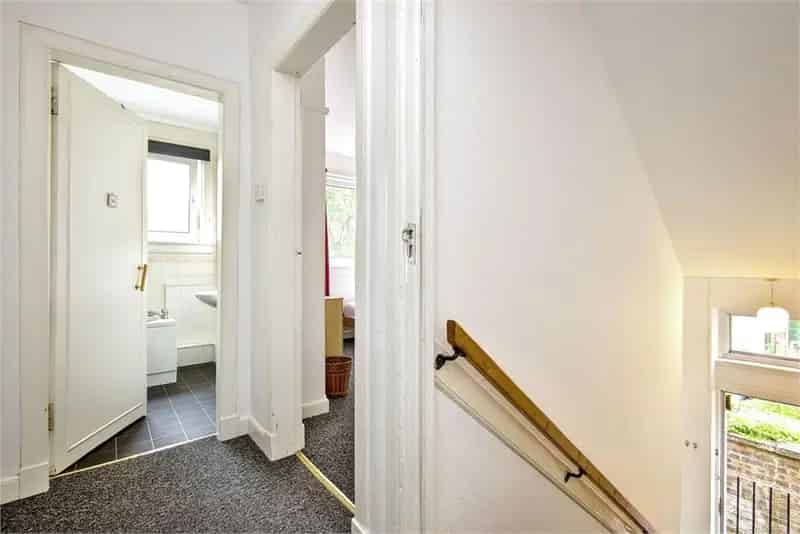 2 Bed Flat - First Floor with 1 Reception Room
